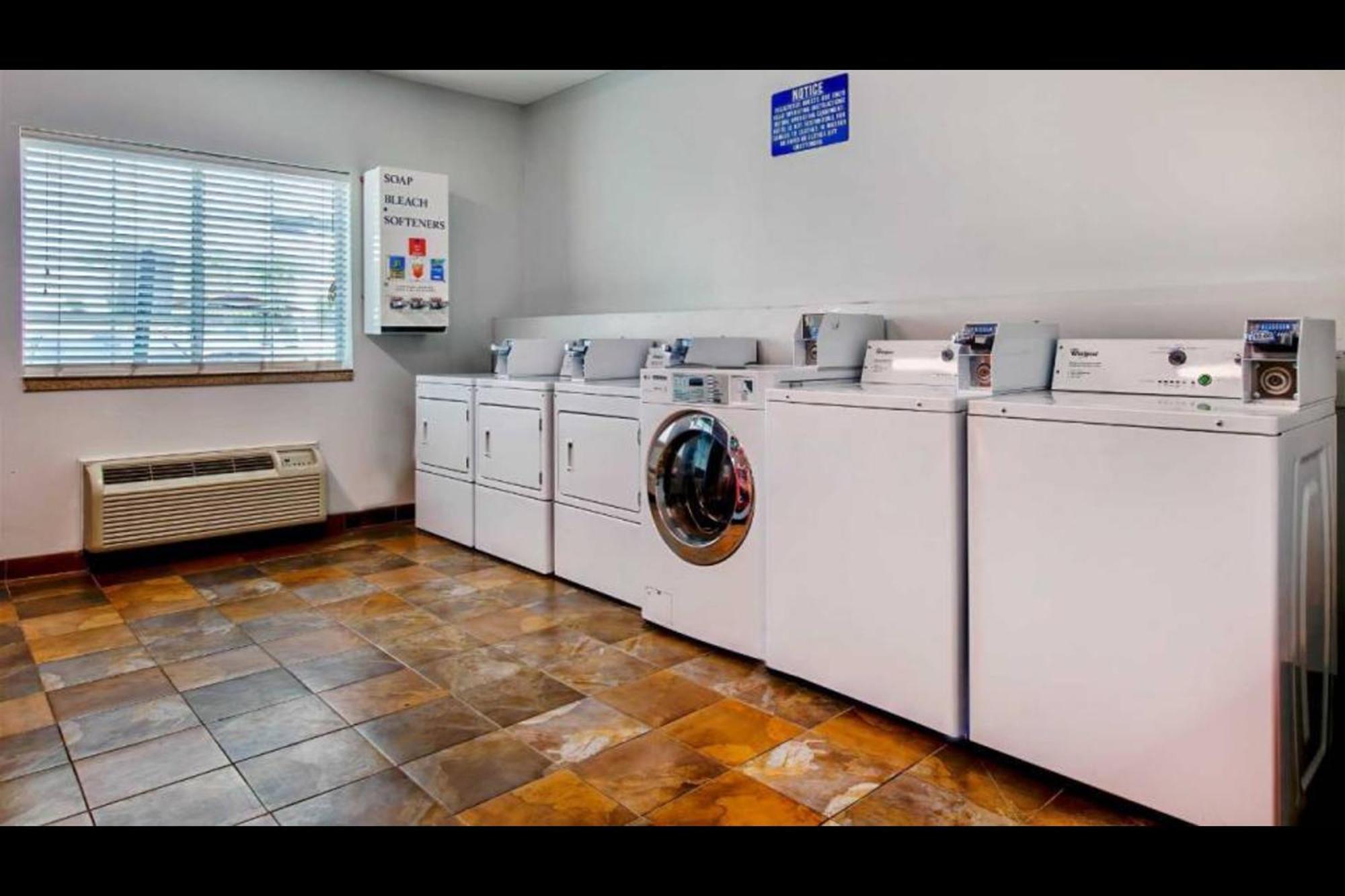 Oyo Townhouse Sulphur,La Extended Stay Buitenkant foto