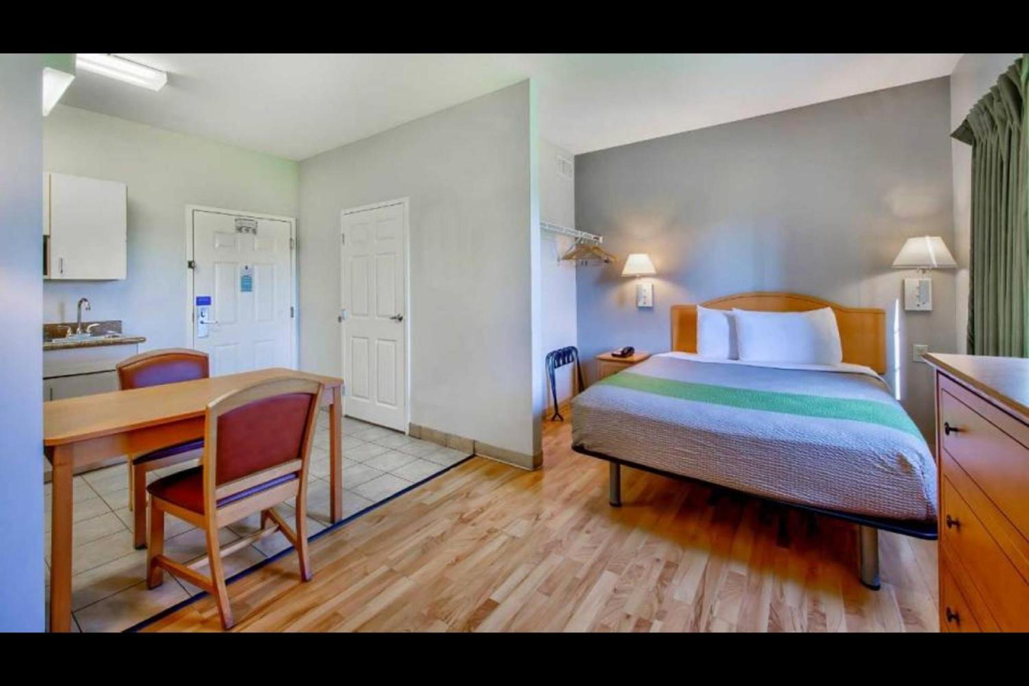 Oyo Townhouse Sulphur,La Extended Stay Buitenkant foto