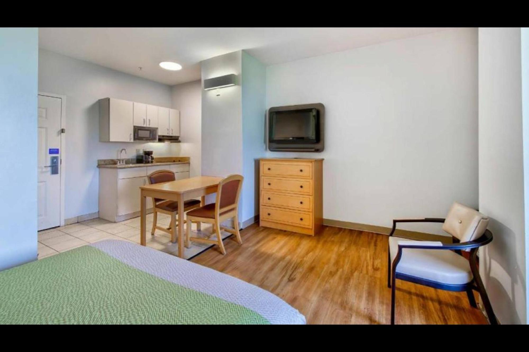 Oyo Townhouse Sulphur,La Extended Stay Buitenkant foto